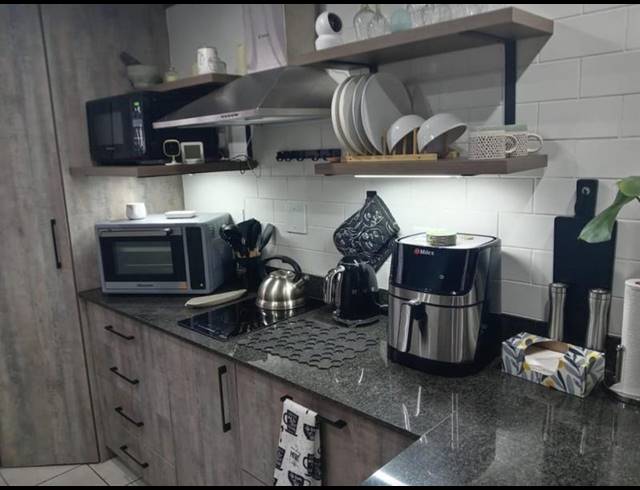 2 BEDROOM TOWNHOUSE FOR SALE IN ERASMUSKLOOF